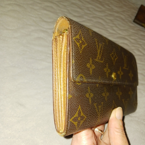 Vintage Louis Vuitton Wallet - Picture 5 of 15